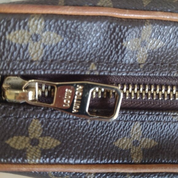 RARE Cute Authentic Louis Vuitton Crescent Bag๐น - Picture 9 of 13